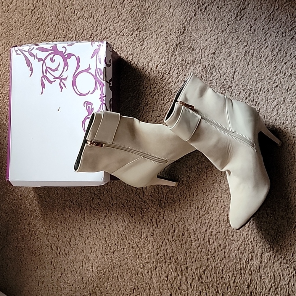Shoes - Picture 3 of 4